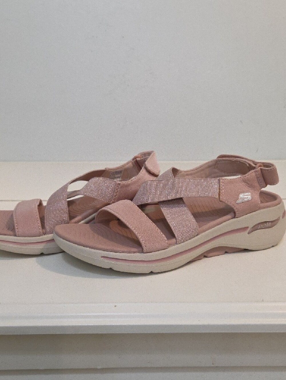 Skechers Women's Blush Pink Crisscross Arch Fit Sandals Size 7 NWOB - Picture 3 of 9